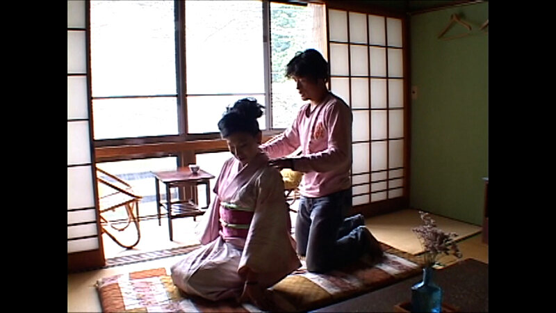 h_1724p128g00003│東京近県の長閑な山間の温泉旅館の美人女将。姉妹のレズ、家庭内の禁断のSEX！ 昭和の時代を感じさせる官能エロドラマ！││フェラ