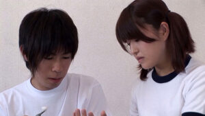 h_1724v00065i02│これがマジのNTR！彼女の友達に彼氏とエッチしているところを見せてあげたら途中で肉棒を奪われて童貞を奪われた！！││クンニ