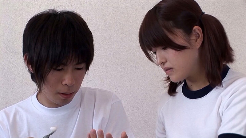 h_1724v00065i02│これがマジのNTR！彼女の友達に彼氏とエッチしているところを見せてあげたら途中で肉棒を奪われて童貞を奪われた！！││クンニ