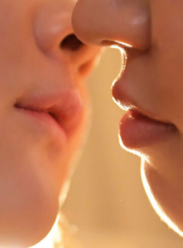 ofes00031│君が私の百合のはじまり。 傷を舐め合う女と女。心と心の繋がりを求めあう身体。ひと時の慰めでも結ばれた2人の絆は本物。 福原みな 東雲はる│福原みな・東雲はる│ディルド